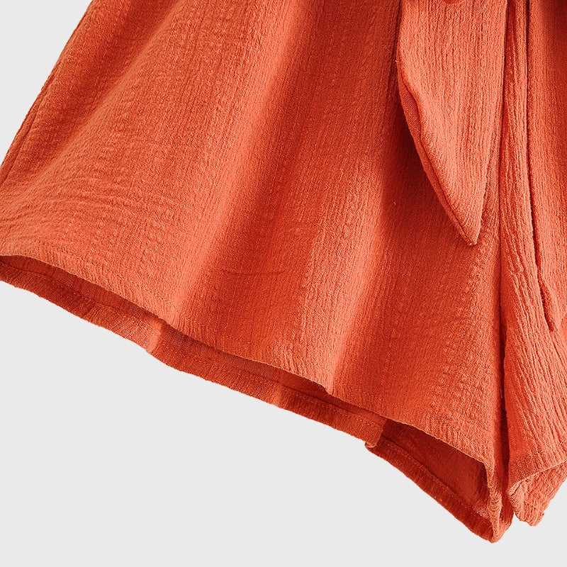 Eleganter gestreifter Sommerstrampler