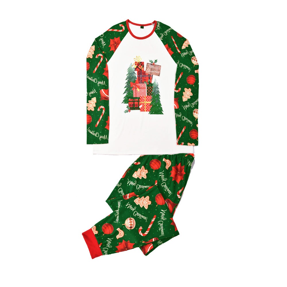 Passendes Familien-Pyjama-Set mit Weihnachtsbaum-Aufdruck