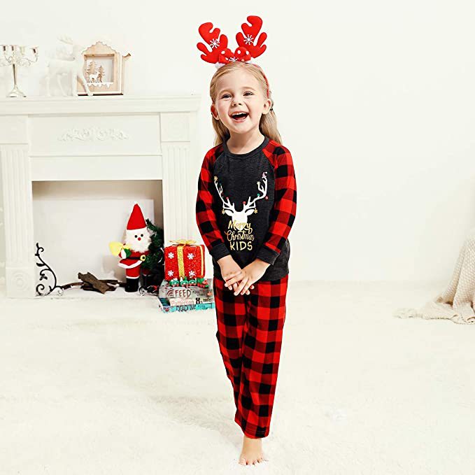 Passendes Familien-Pyjama-Set mit „Merry Christmas Elk“-Aufdruck