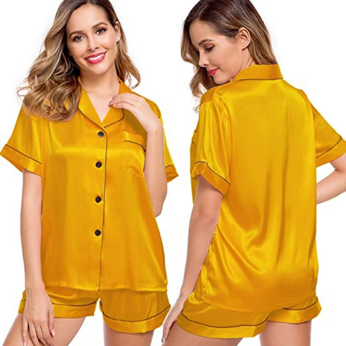 Seidenes Pyjama-Ensemble mit kurzen Ärmeln für Damen.