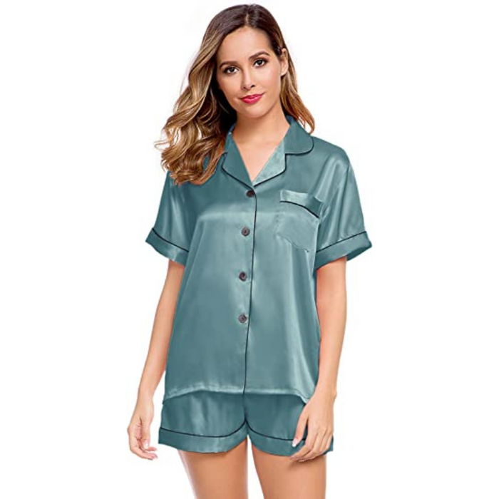 Seidenes Pyjama-Ensemble mit kurzen Ärmeln für Damen.