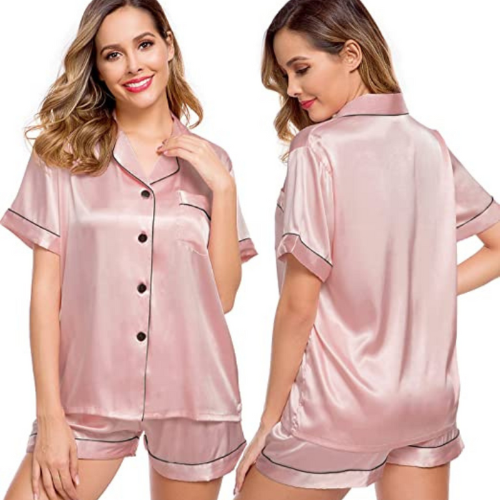 Seidenes Pyjama-Ensemble mit kurzen Ärmeln für Damen.