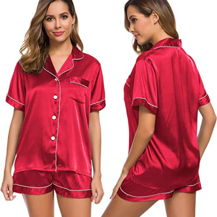 Seidenes Pyjama-Ensemble mit kurzen Ärmeln für Damen.