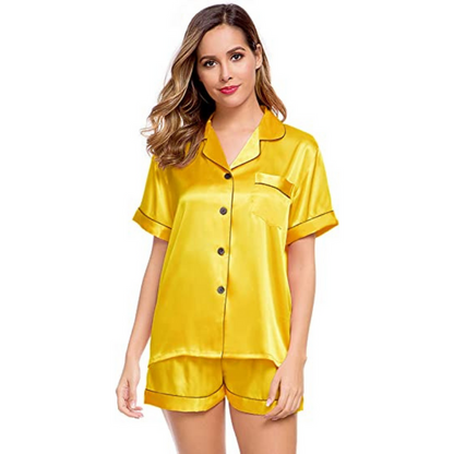 Seidenes Pyjama-Ensemble mit kurzen Ärmeln für Damen.