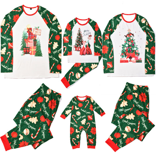 Passendes Familien-Pyjama-Set mit Weihnachtsbaum-Aufdruck