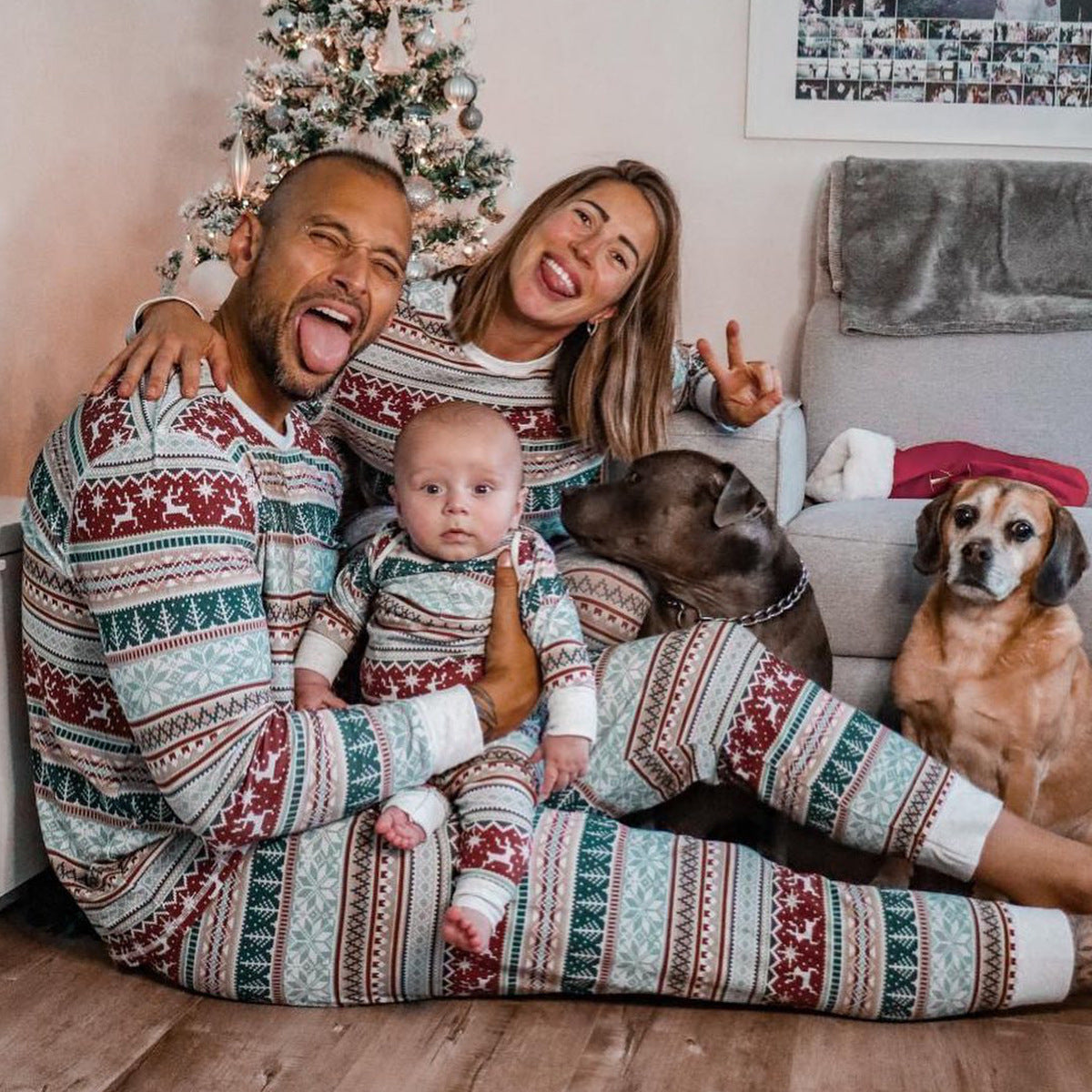 Familien-passendes Pyjama-Set mit Weihnachtsmuster