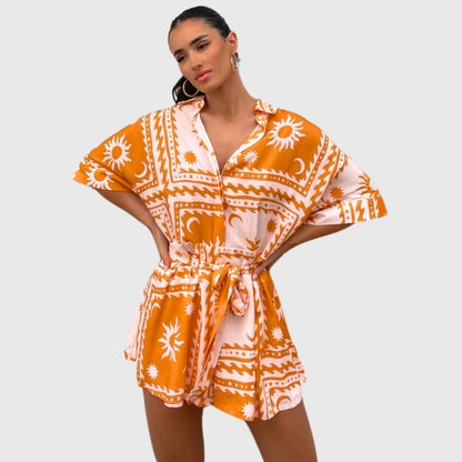 Strampler mit Boho-Grafik und Schnürgürtel