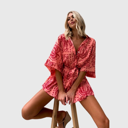 Strampler mit Boho-Grafik und Schnürgürtel