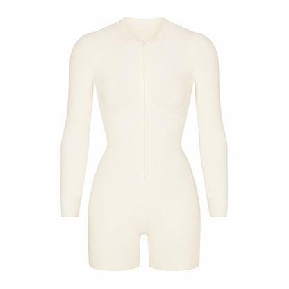 Lässiger Strampler aus Strickpullover mit langen Ärmeln und Reißverschluss