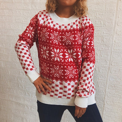 Weihnachtlich lässiger Schneeflocken-Strickpullover