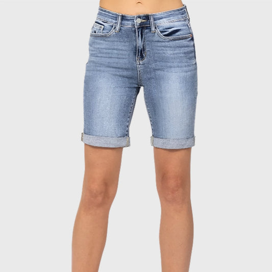 Lässige, schmal geschnittene Curling-Jeans-Shorts