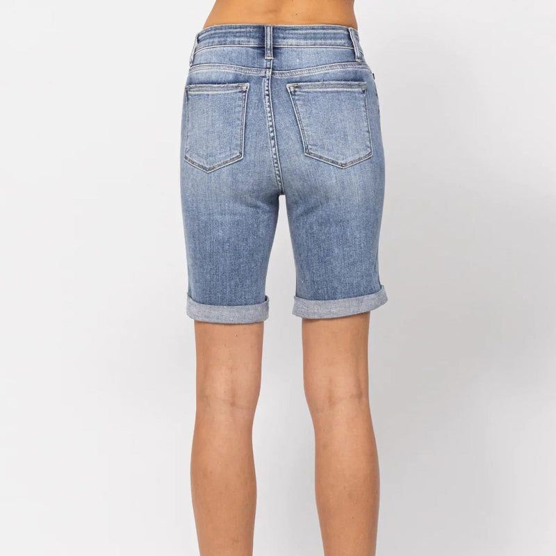 Lässige, schmal geschnittene Curling-Jeans-Shorts