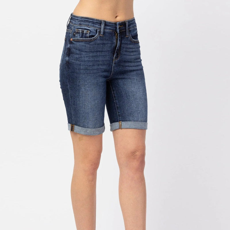 Lässige, schmal geschnittene Curling-Jeans-Shorts