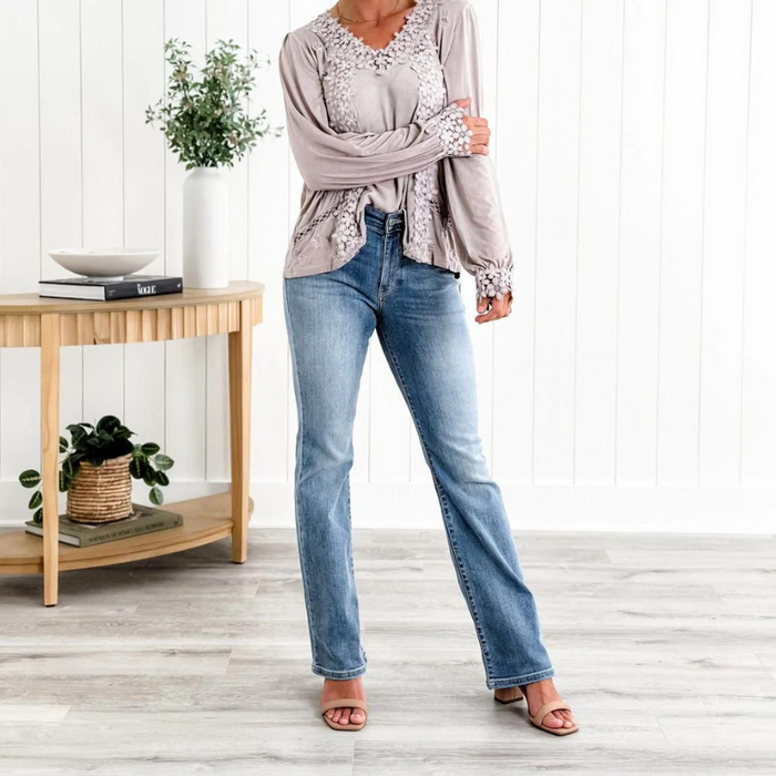 Judy Holy Grail Bauchkontrollierende Bootcut-Jeans