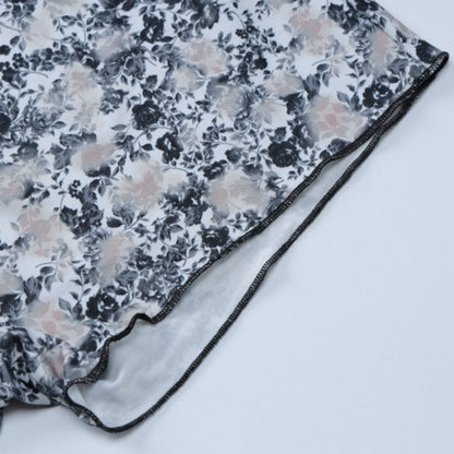 Eleganter, rückenfreier, schmal geschnittener, bedruckter Strampler