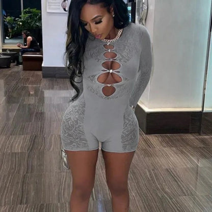 Eleganter, langärmliger Strampler mit Cutout