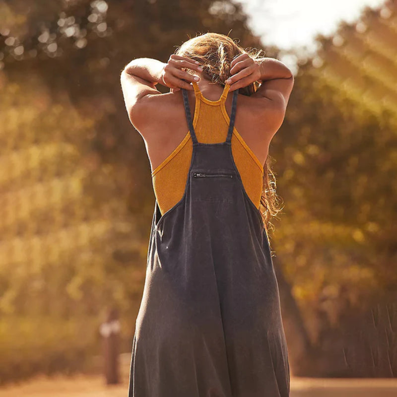 Modischer Jumpsuit mit Sling-Tasche