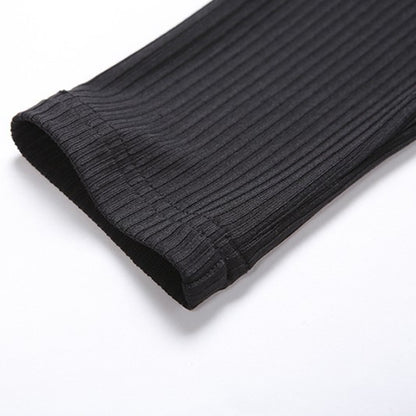 Langärmliger, schmal geschnittener, kurzer Strampler