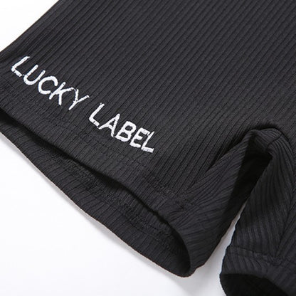 Langärmliger, schmal geschnittener, kurzer Strampler