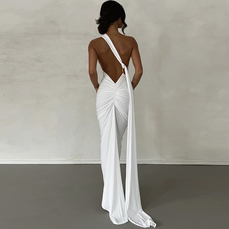 Robe longue dos nu à épaules obliques