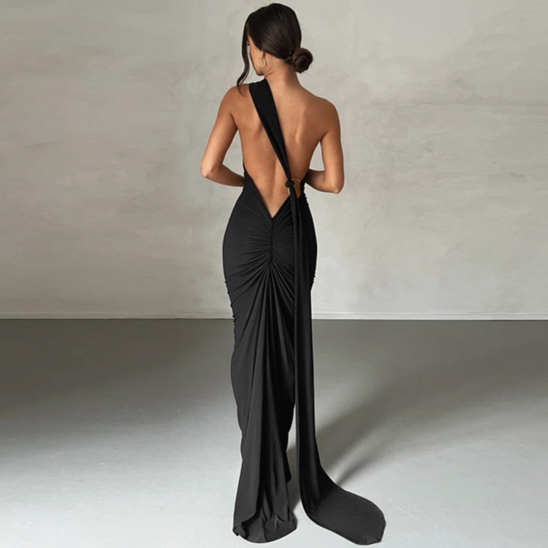 Robe longue dos nu à épaules obliques