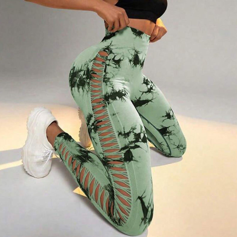 Stilvolle nahtlose Leggings mit hohlem Tie-Dye-Print