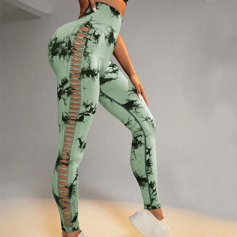 Stilvolle nahtlose Leggings mit hohlem Tie-Dye-Print