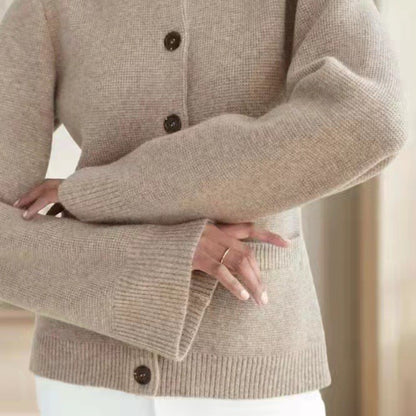 Cardigan tricoté élégant avec boutons amincissants 