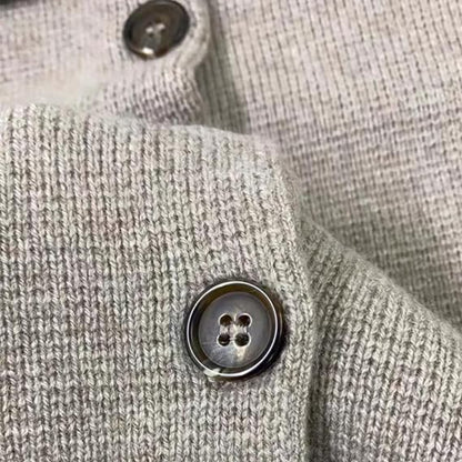 Cardigan tricoté élégant avec boutons amincissants 