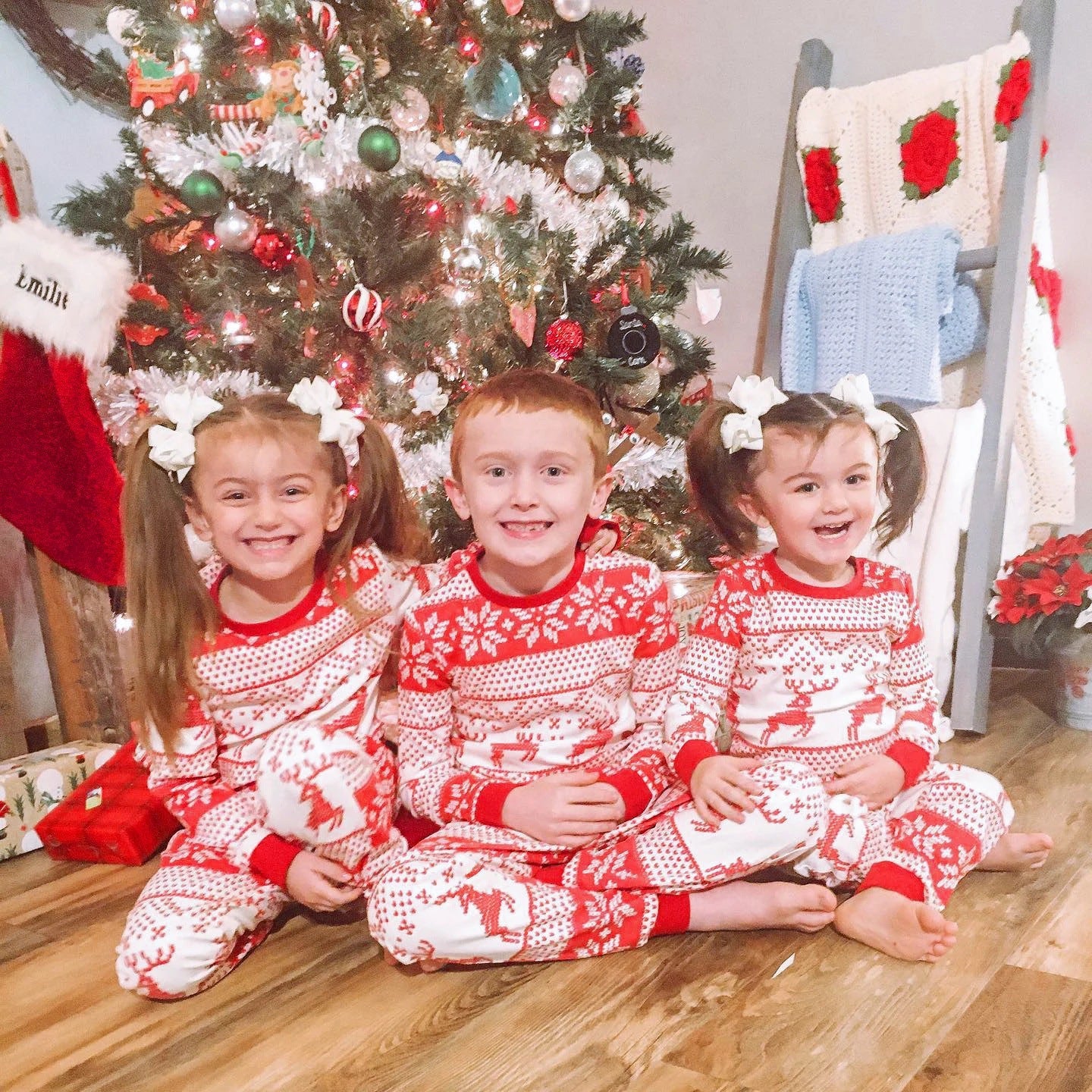 Familien-passendes Pyjama-Set mit Weihnachtsmuster