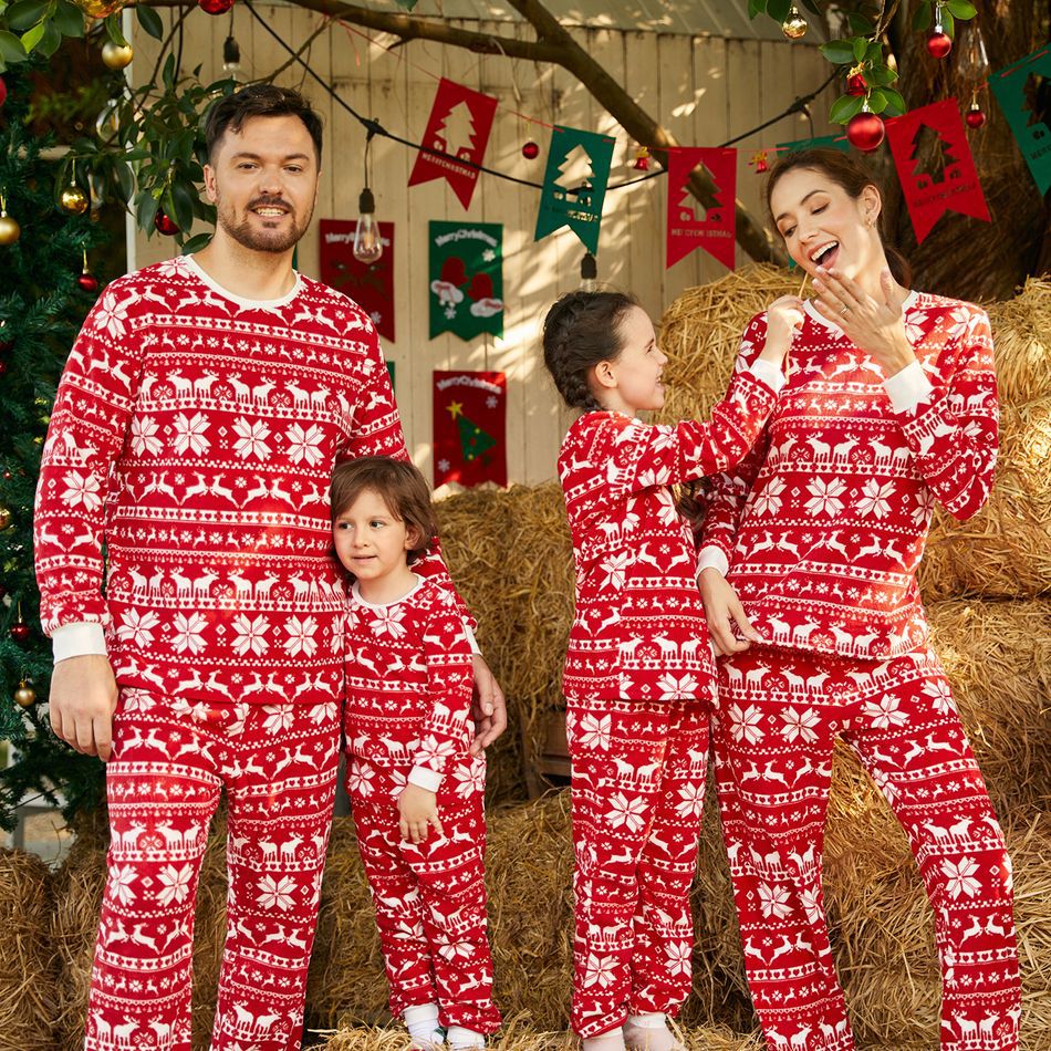 Ensemble de pyjamas assortis pour la famille de Noël à imprimés multiples