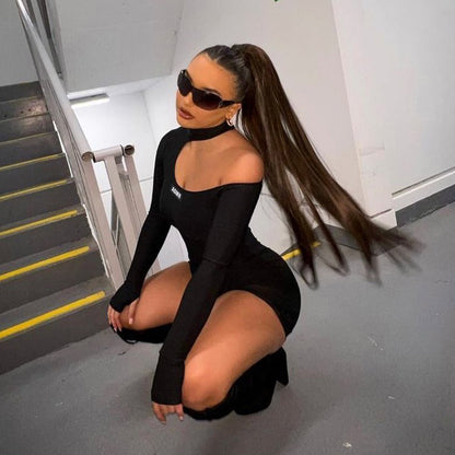 Schmal geschnittener, langärmliger Strampler mit Ausschnitten