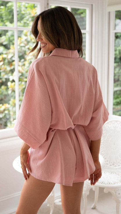 Lockerer Strampler mit Polokragen und Taillenschnürung