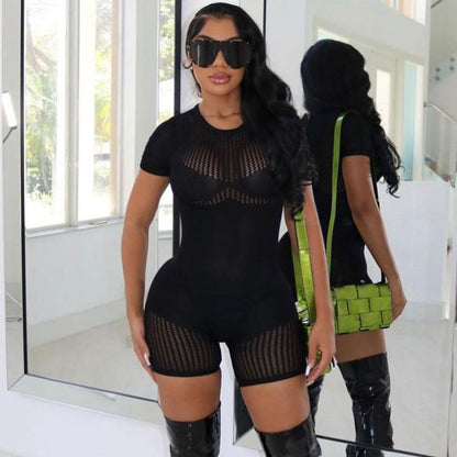 Gestrickter kurzer Strampler mit kurzen Ärmeln und Reißverschluss